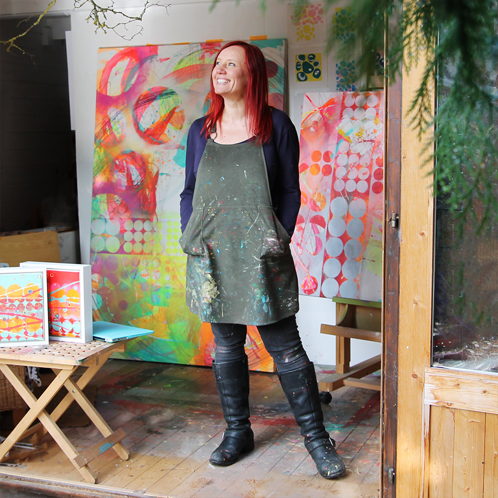 Modern colourful abstract artist Kate Green in her home art studio